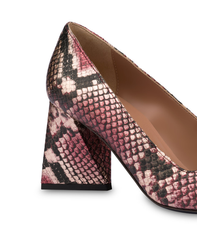 Like A Pyramid laminated python print pumps Photo 4