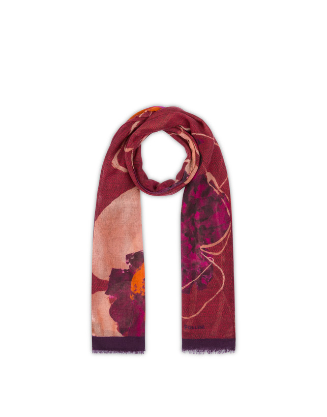 Wool scarf adorned with a painterly floral pattern Photo 2